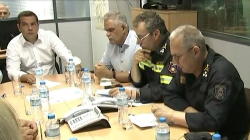 «Τρία πουλάκια κάθονταν» – O θίασος Α.Τσίπρα εν δράσει -Βίντεο-ντοκουμέντο